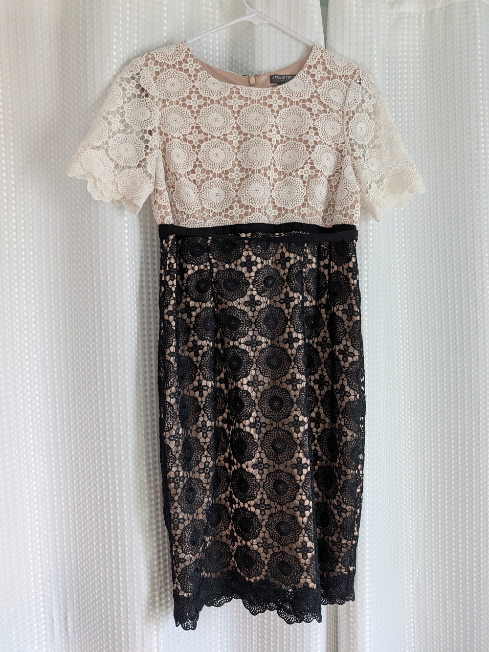 A Pea in the Pod Maternity Lace Sheath Dress Two-Tone Cream Black Size Small